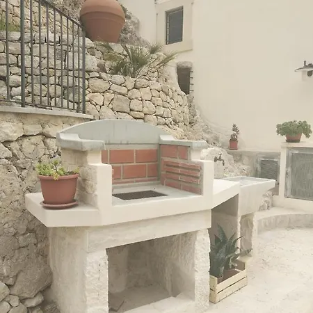 La Grotta Di Nonna Minicchia N 49 Scicli
